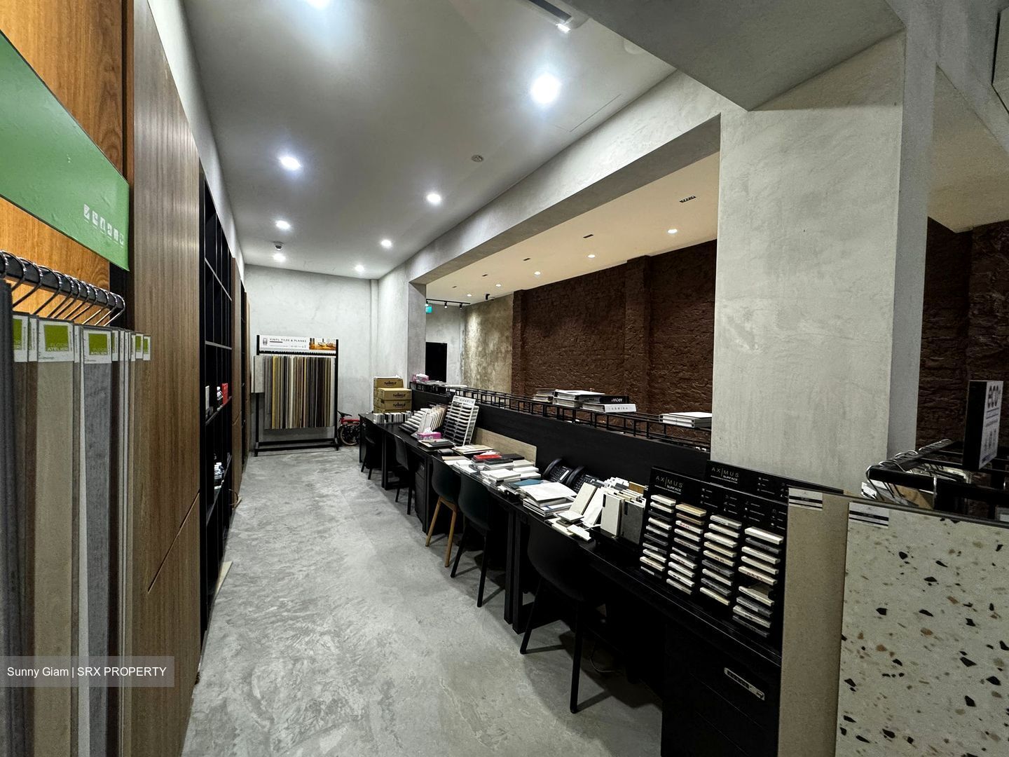 Serangoon Road (D12), Retail #558340121